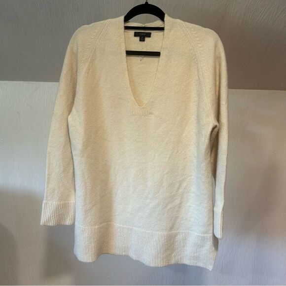 J.CREW Stretch-wool V-neck tunic sweater in Cream Ivory White - Picture 4 of 8